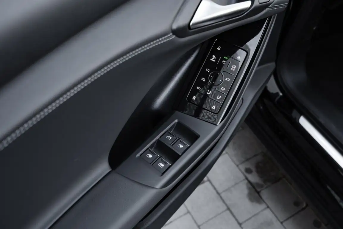 AUDI Q6
