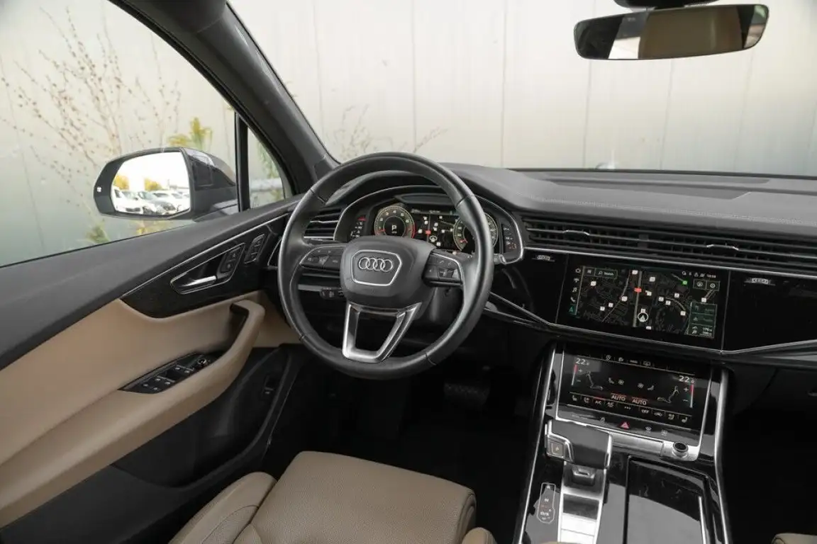 AUDI Q7