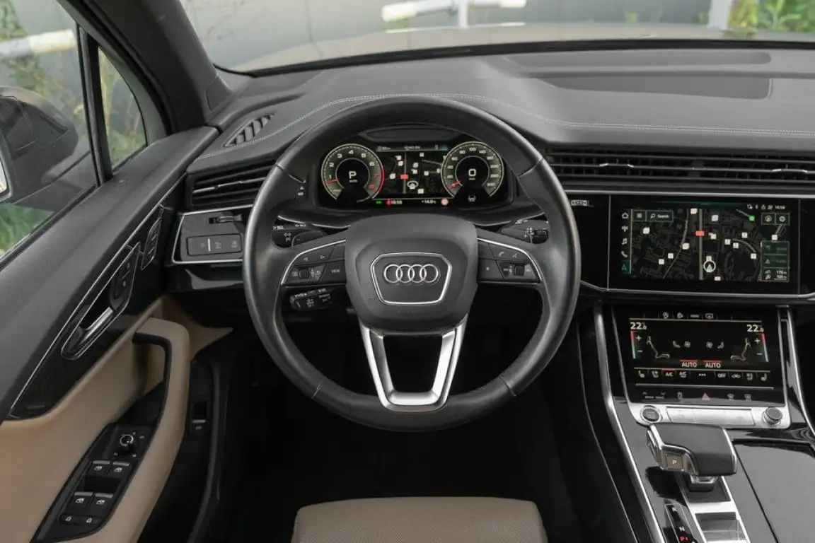 AUDI Q7