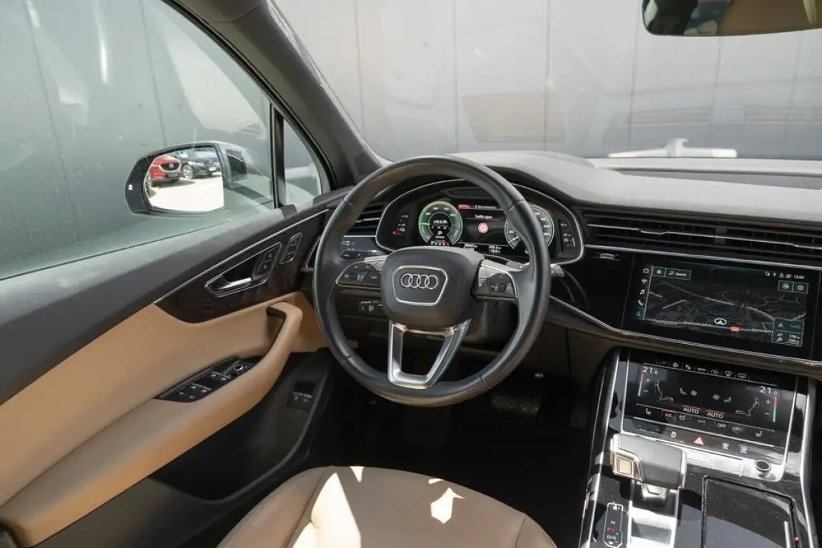 AUDI Q7