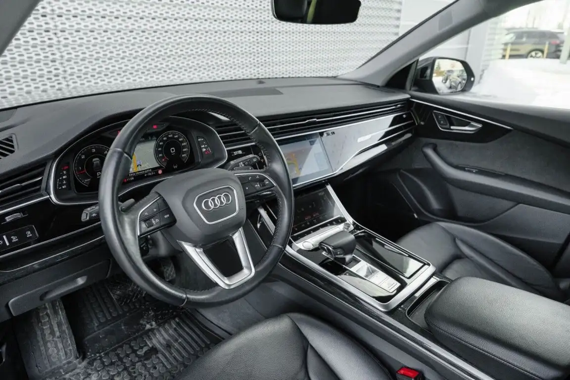 AUDI Q8