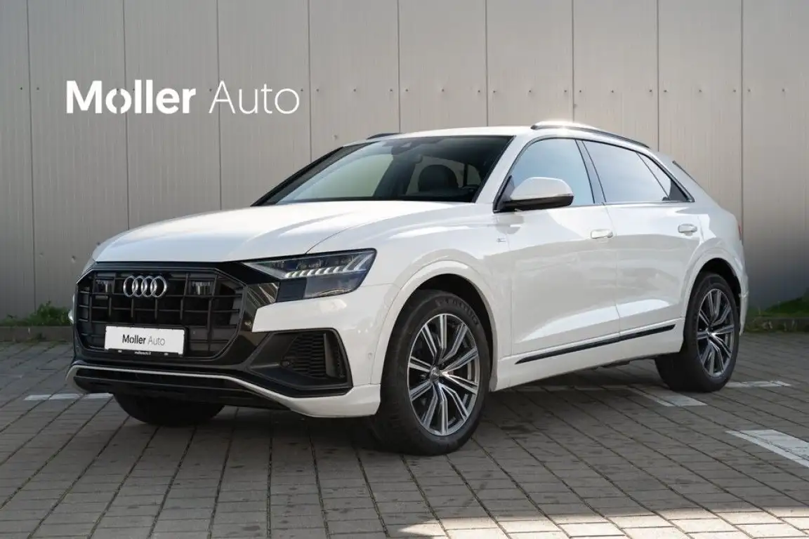 AUDI Q8