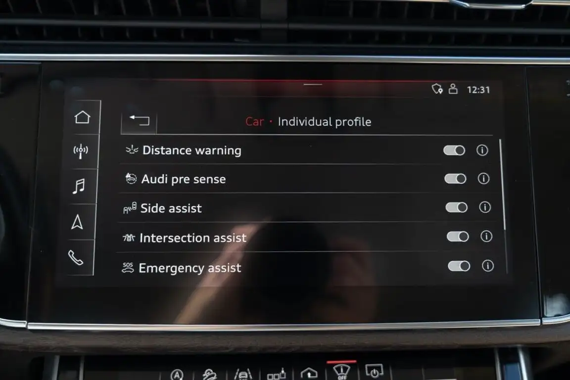 AUDI Q8