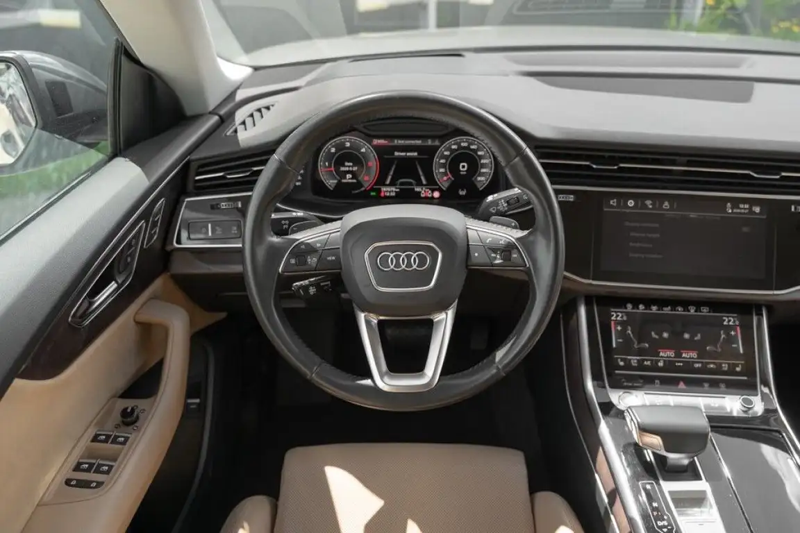 AUDI Q8