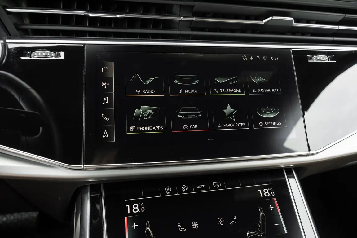 AUDI Q8