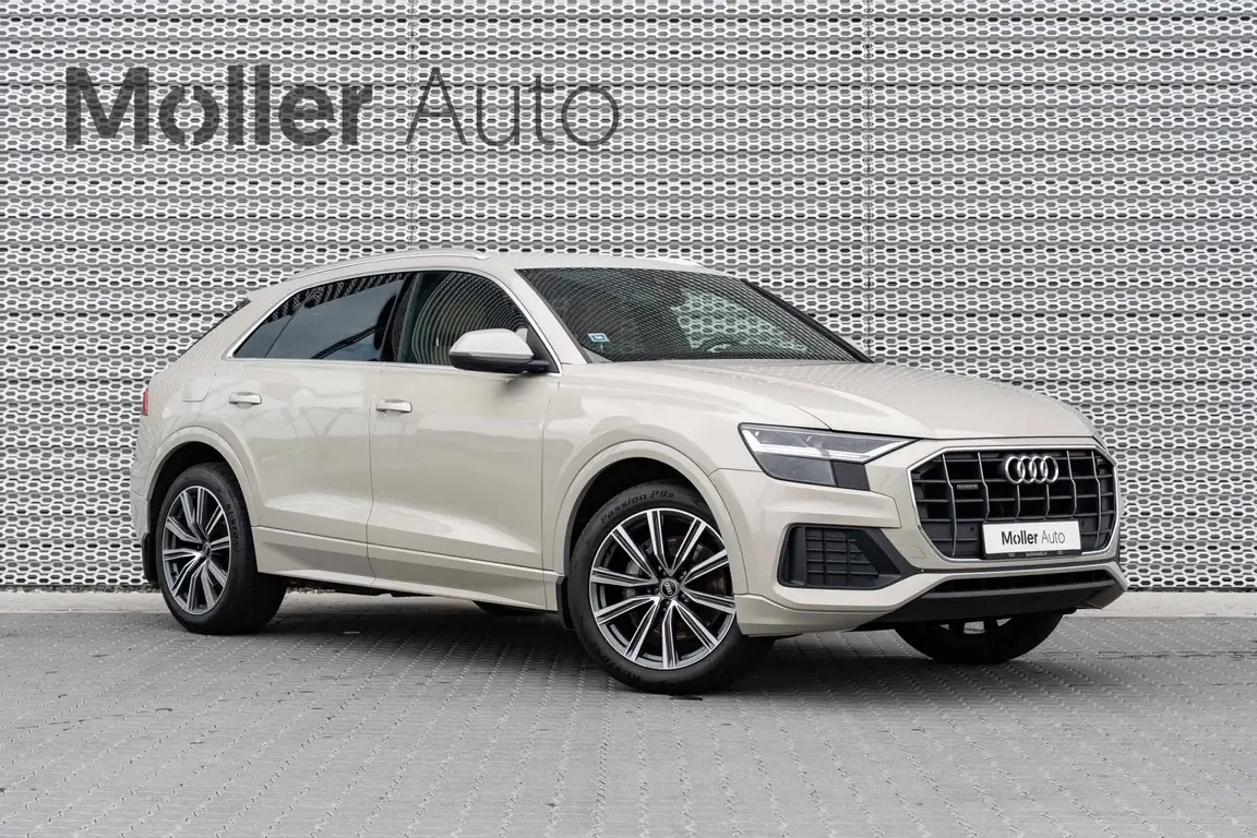 AUDI Q8