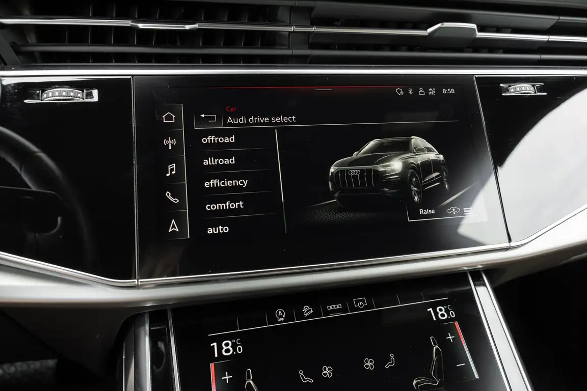 AUDI Q8