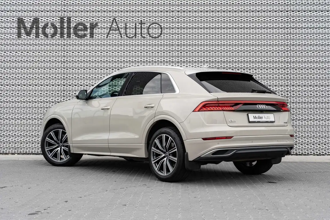 AUDI Q8