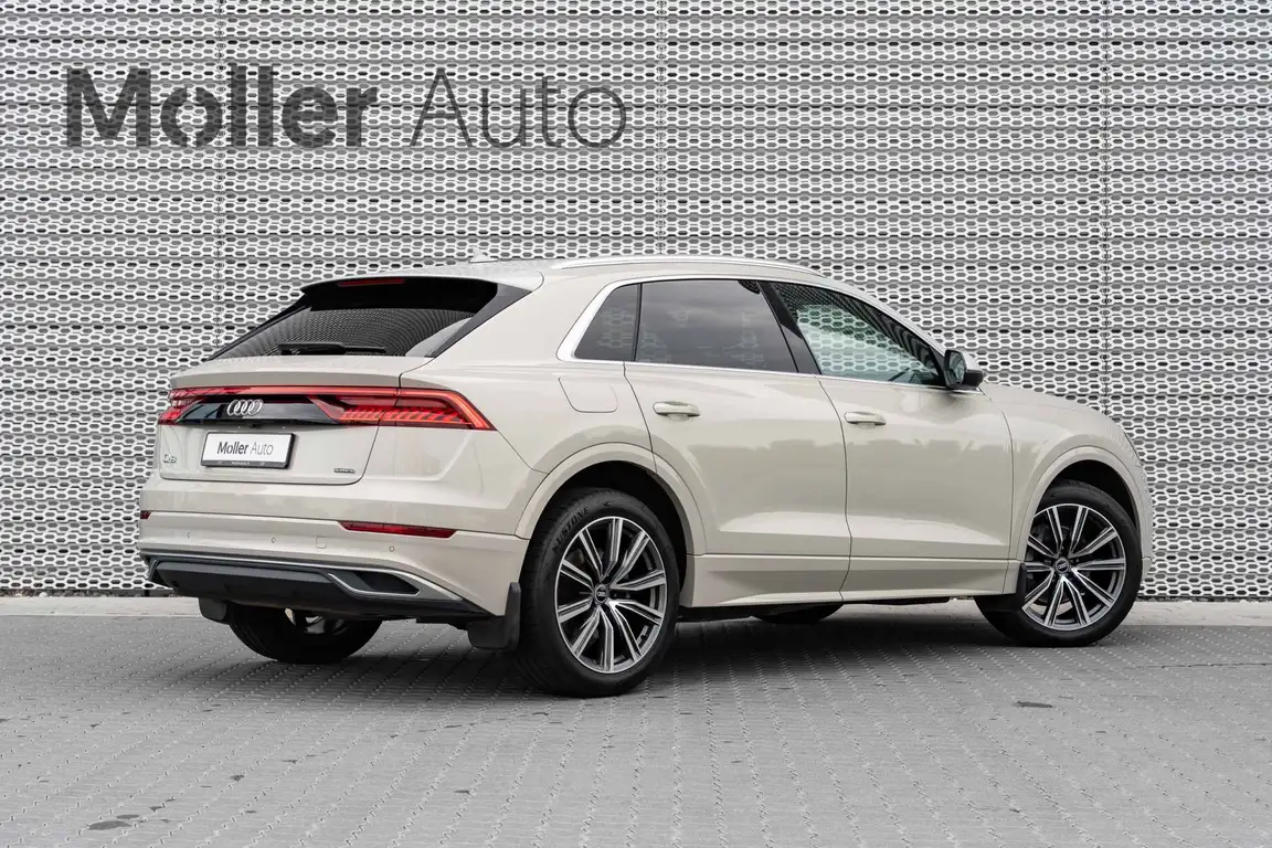 AUDI Q8