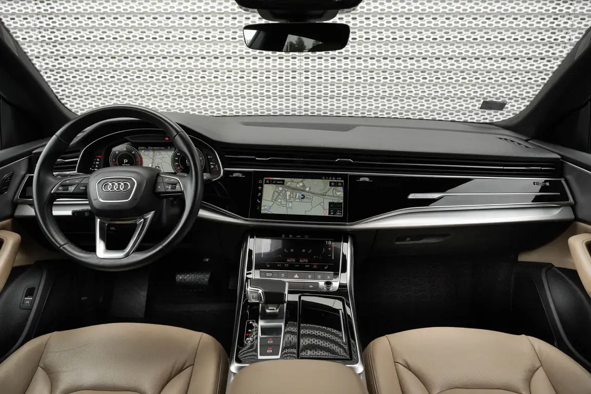 AUDI Q8