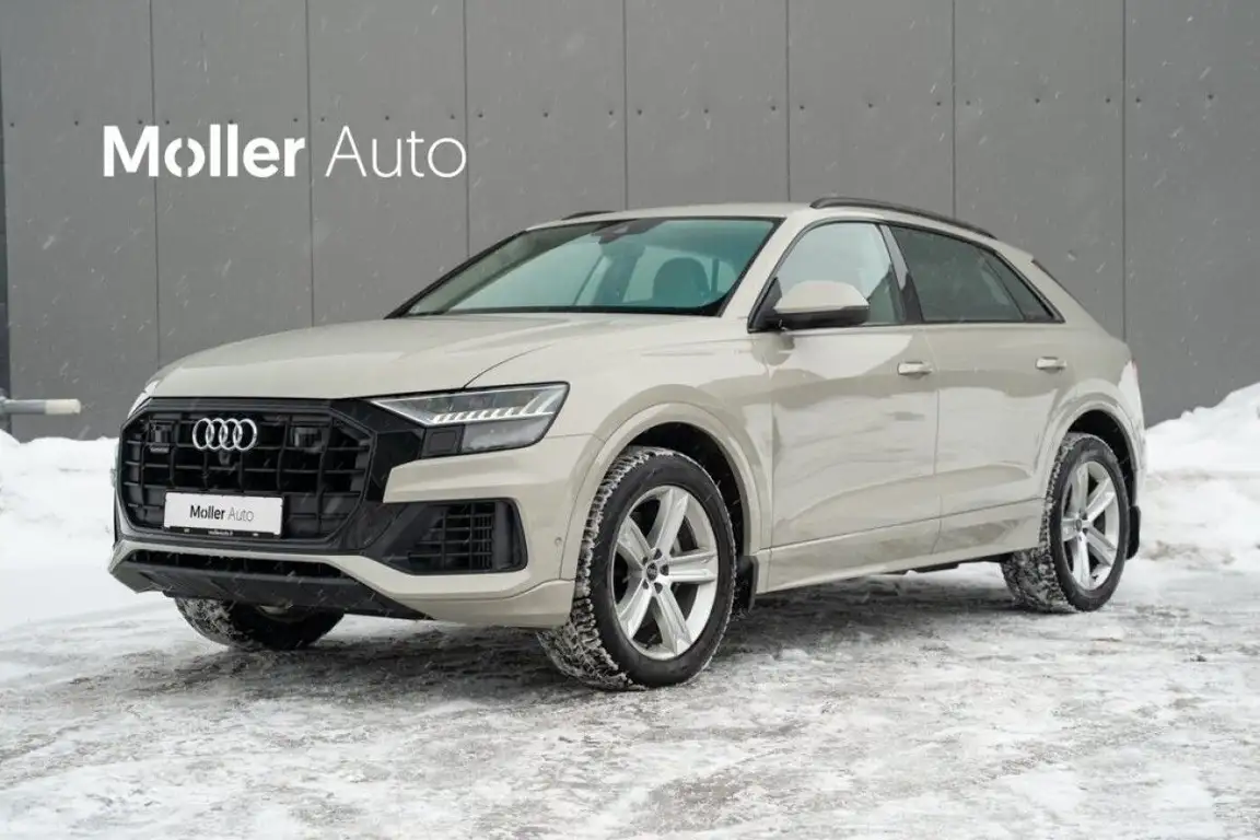 AUDI Q8