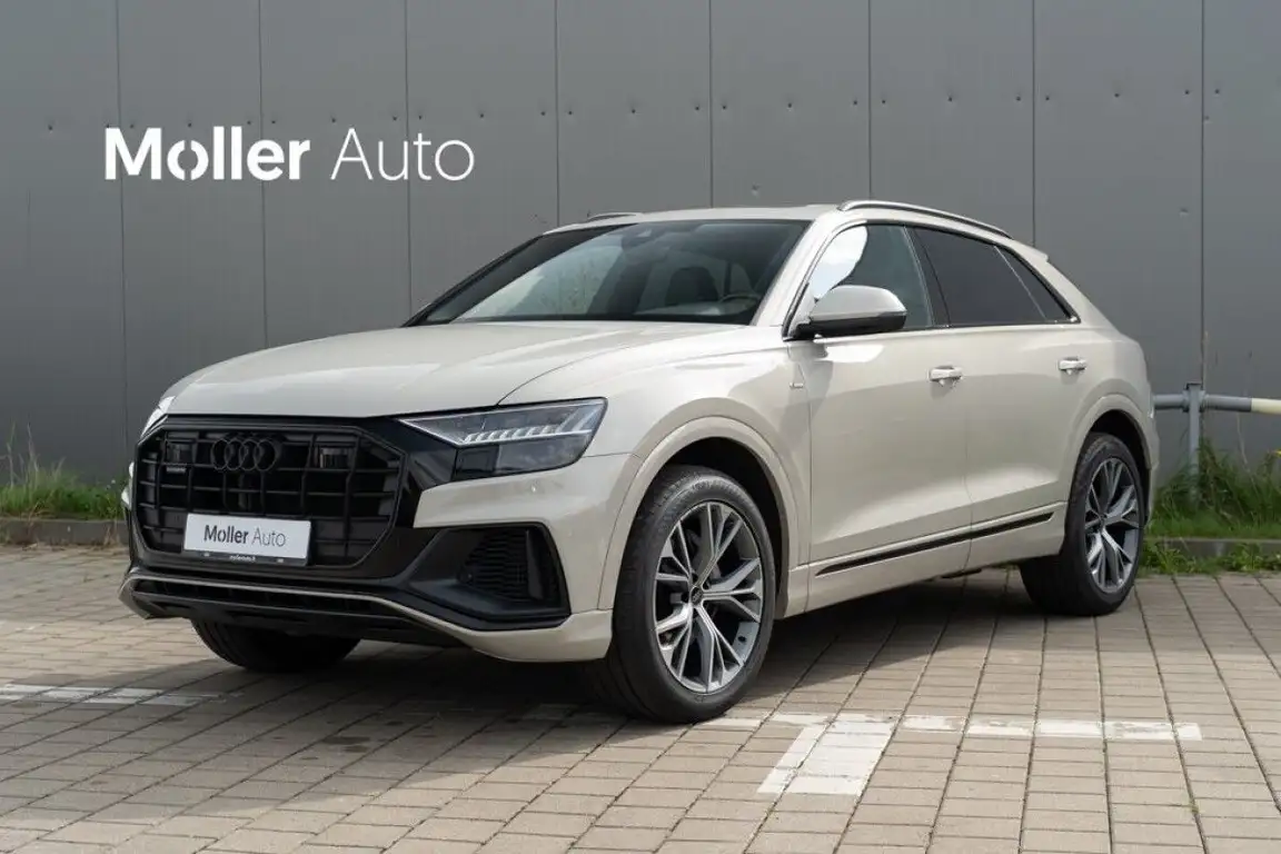 AUDI Q8