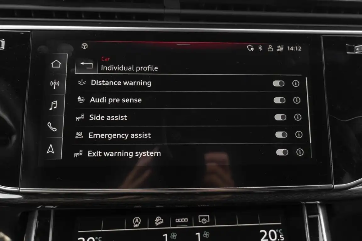 AUDI Q8