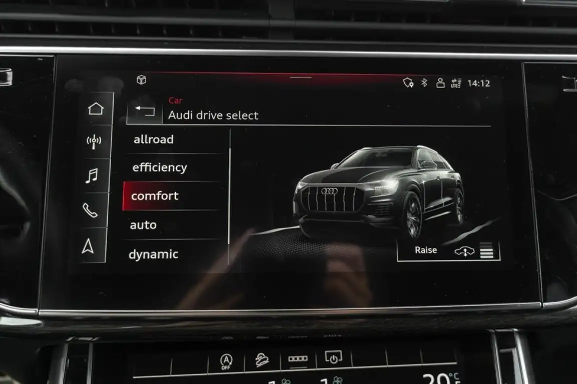 AUDI Q8