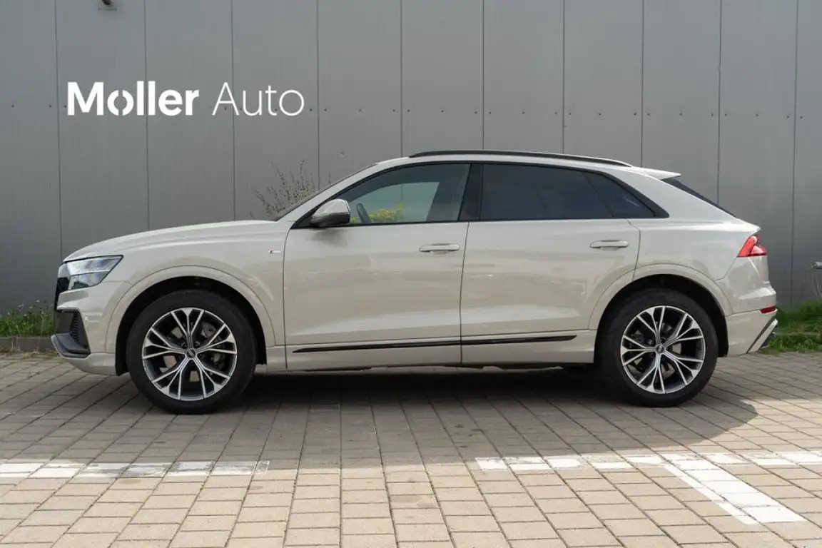 AUDI Q8