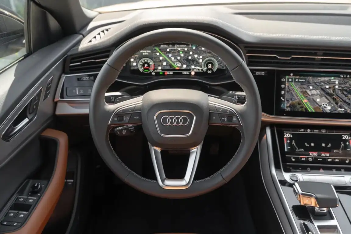 AUDI Q8