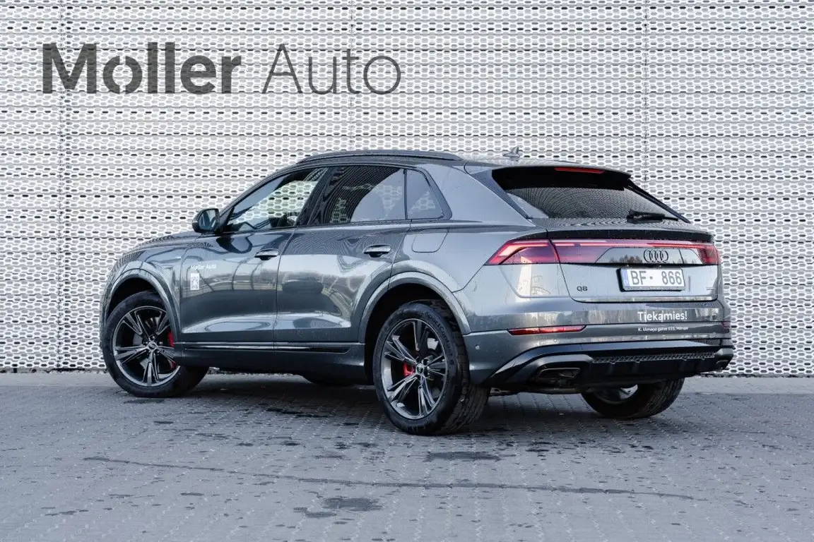 AUDI Q8
