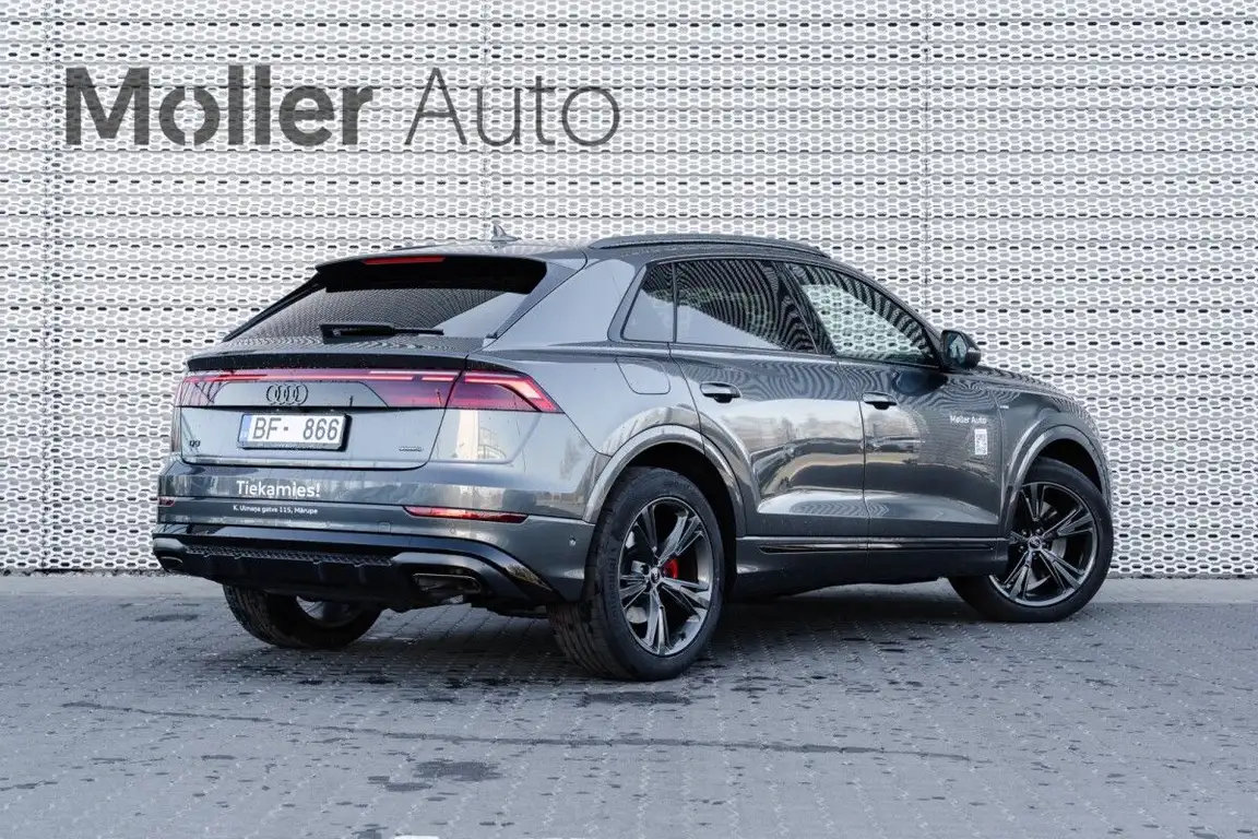 AUDI Q8