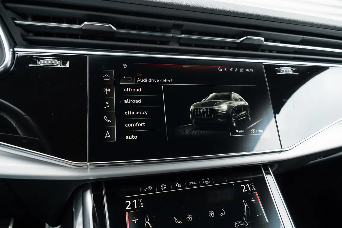 AUDI Q8