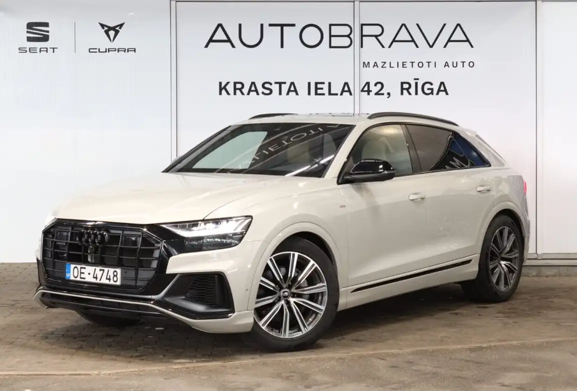 AUDI Q8