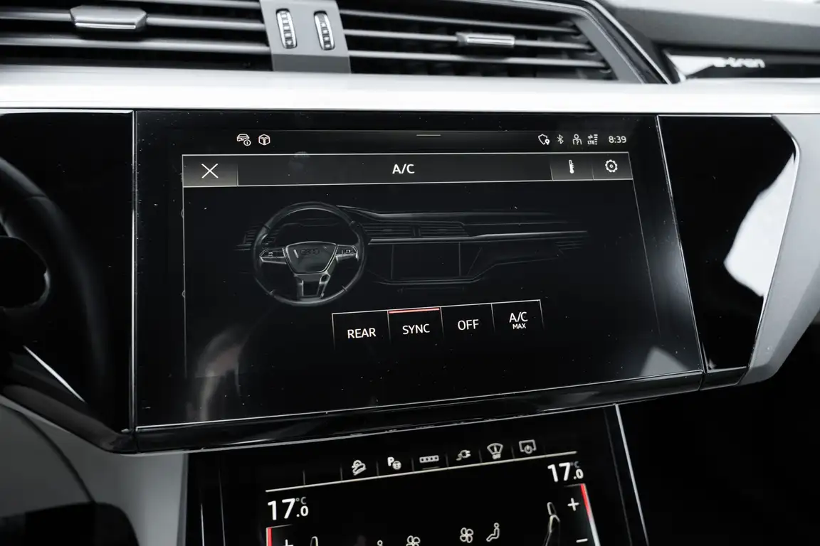AUDI Q8 E-TRON