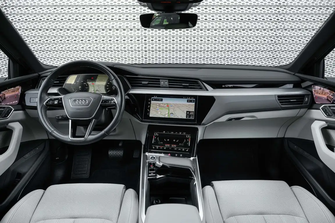 AUDI Q8 E-TRON