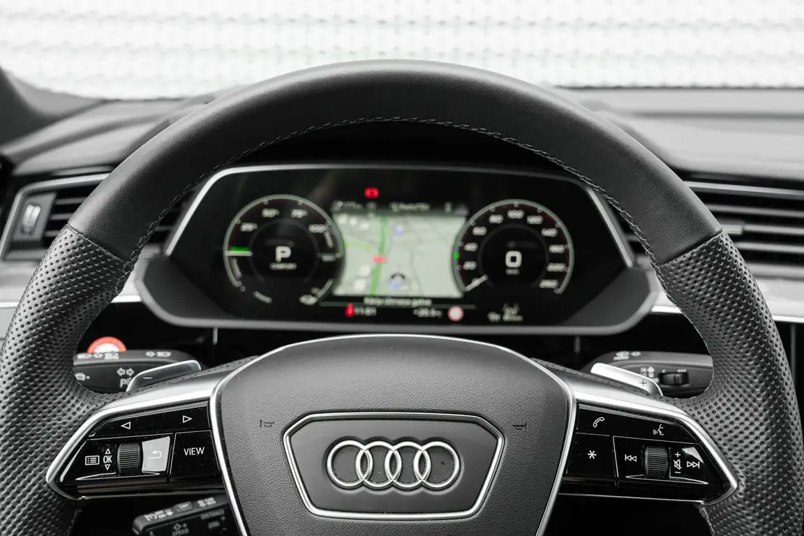 AUDI Q8 E-TRON