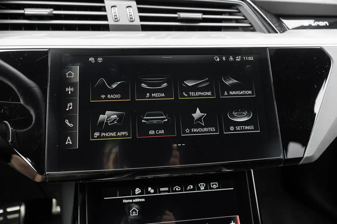AUDI Q8 E-TRON