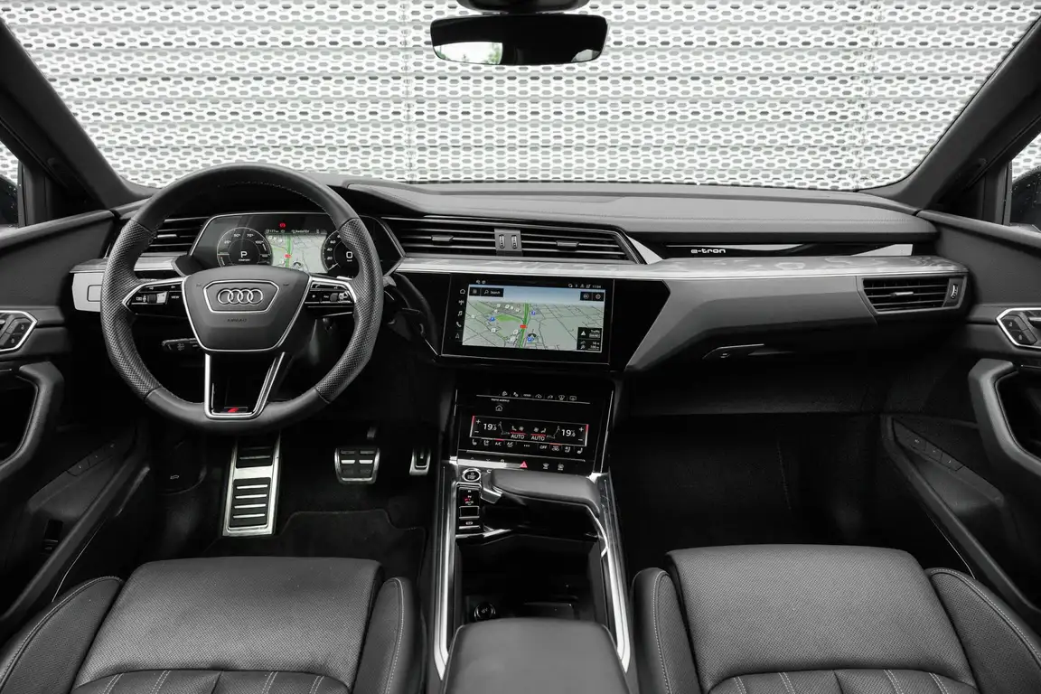 AUDI Q8 E-TRON