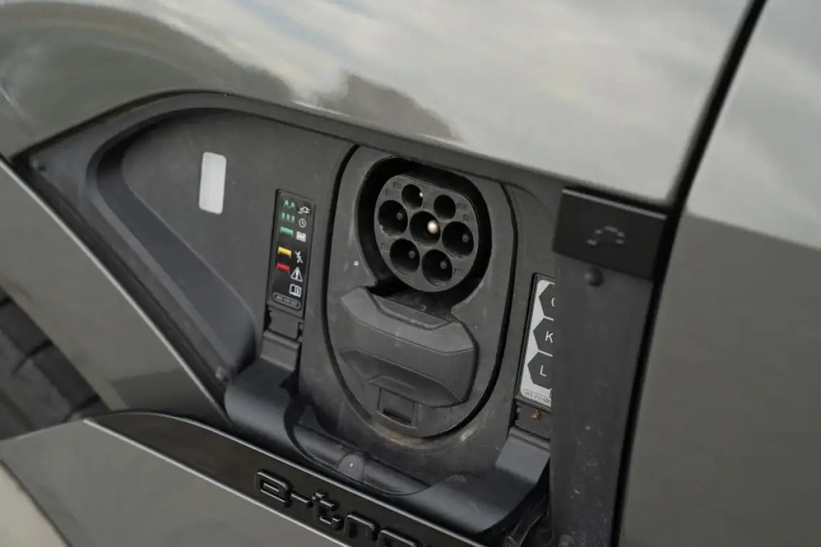 AUDI Q8 E-TRON