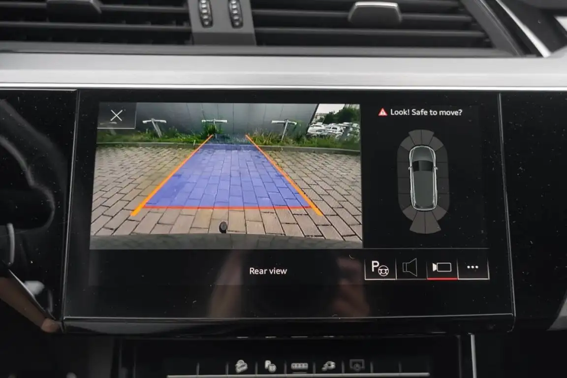 AUDI Q8 E-TRON