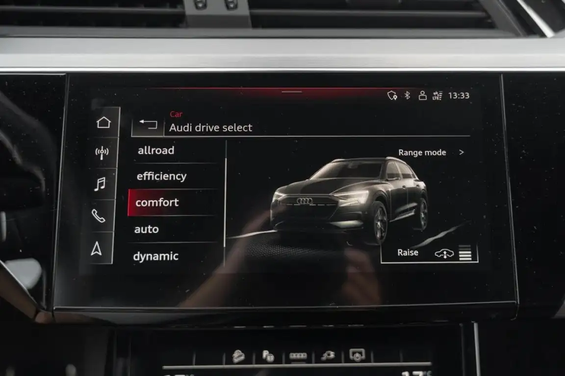 AUDI Q8 E-TRON