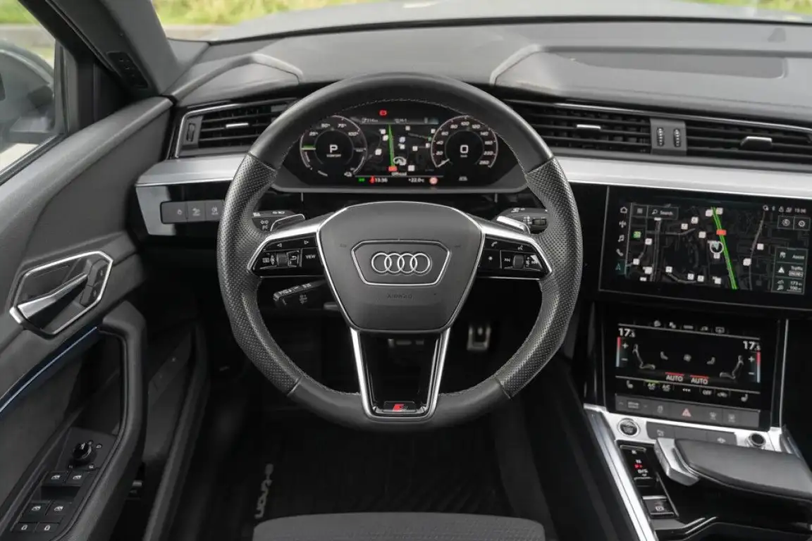 AUDI Q8 E-TRON