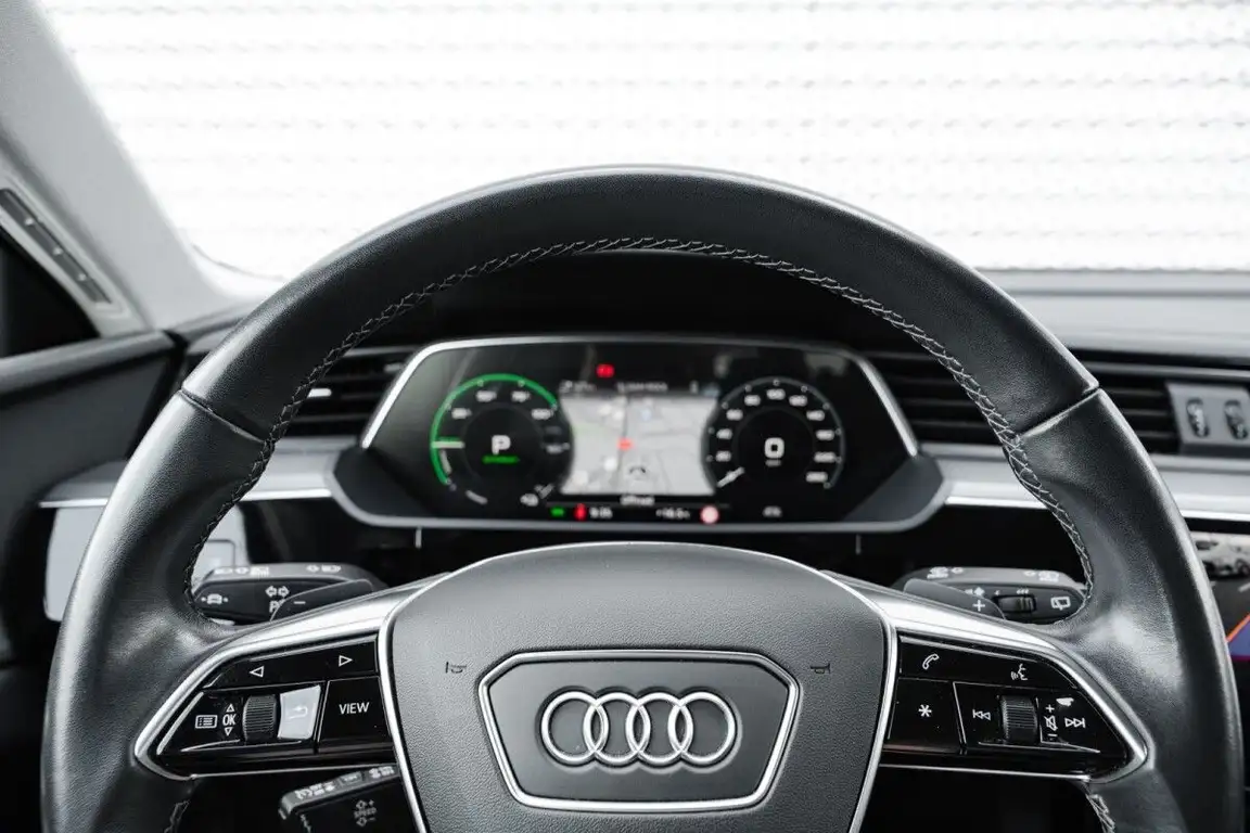 AUDI Q8 E-TRON