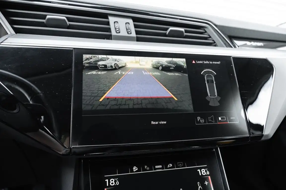 AUDI Q8 E-TRON