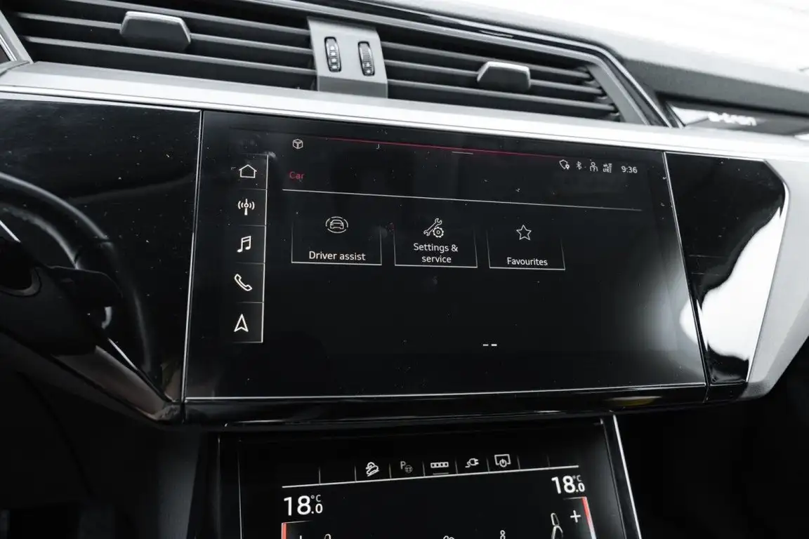 AUDI Q8 E-TRON