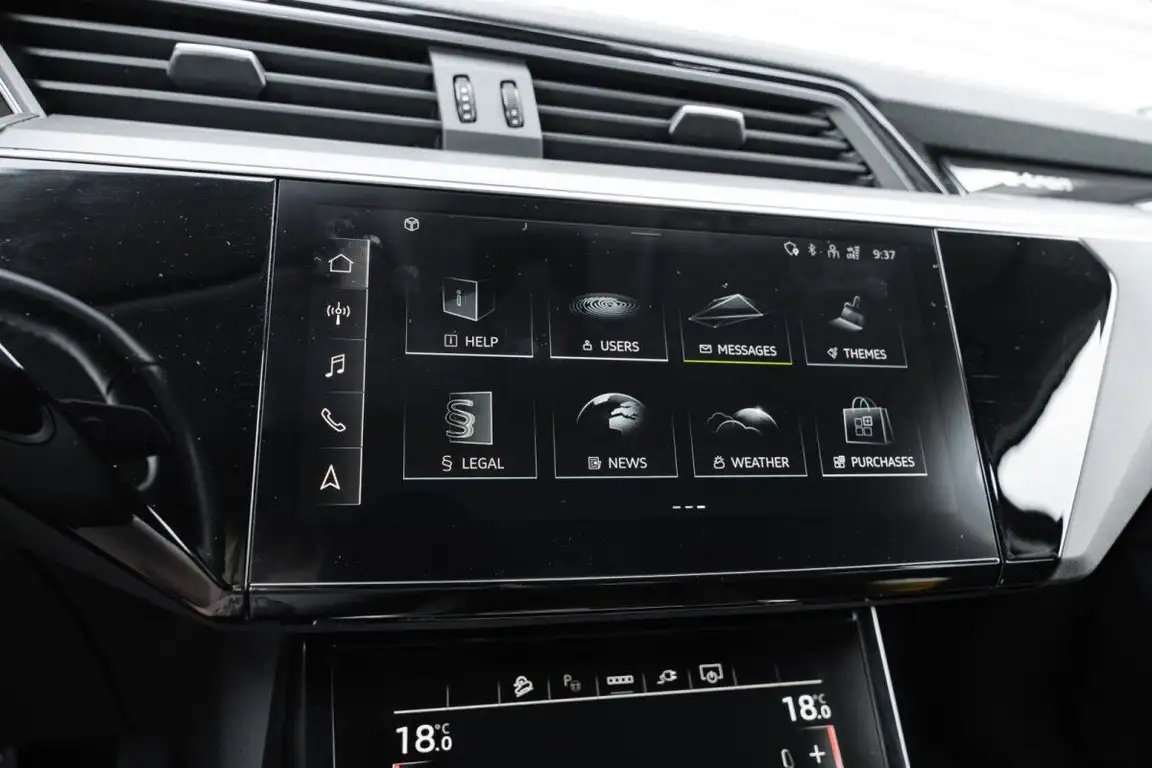 AUDI Q8 E-TRON