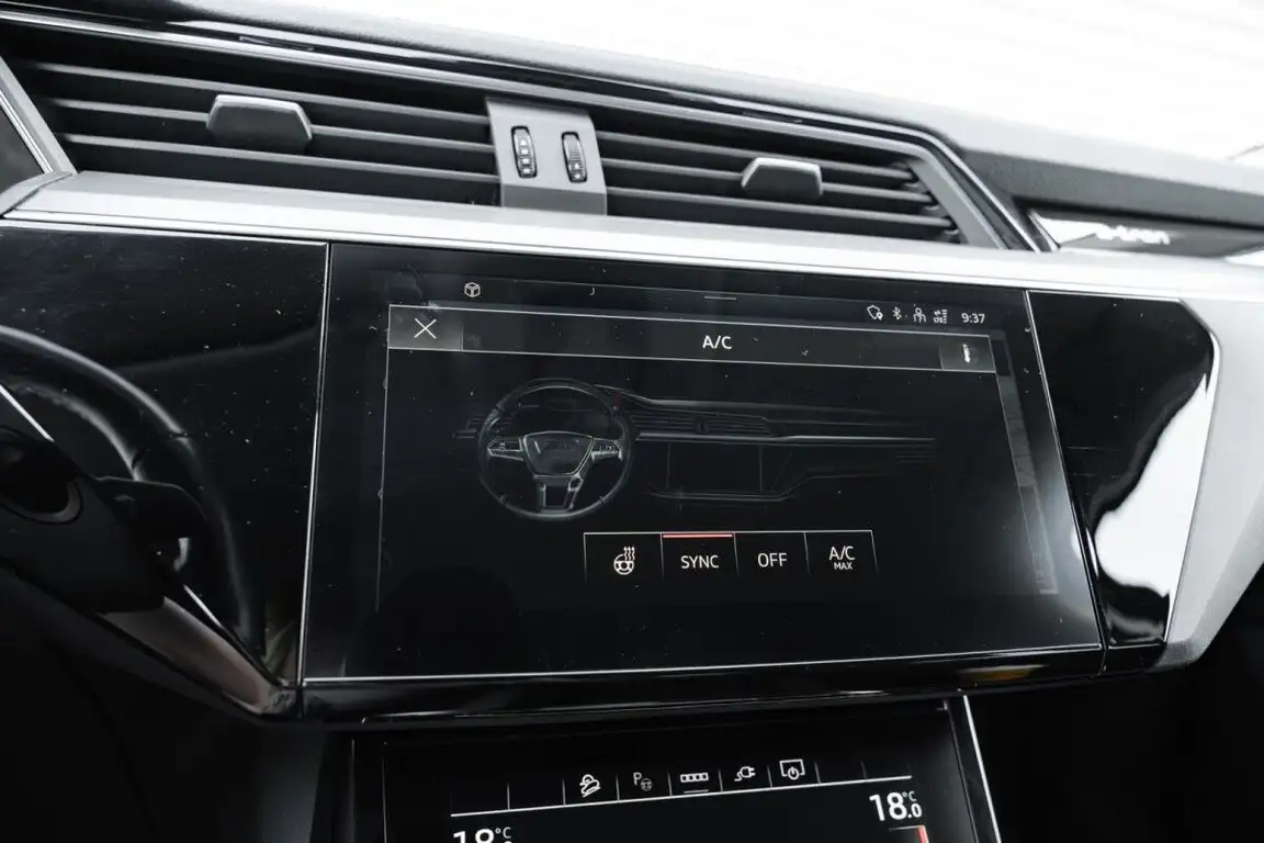 AUDI Q8 E-TRON