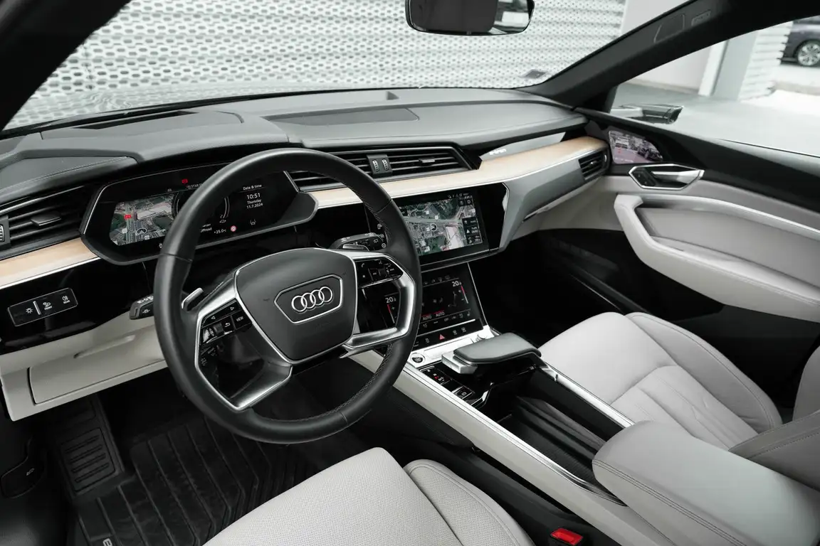 AUDI Q8 E-TRON