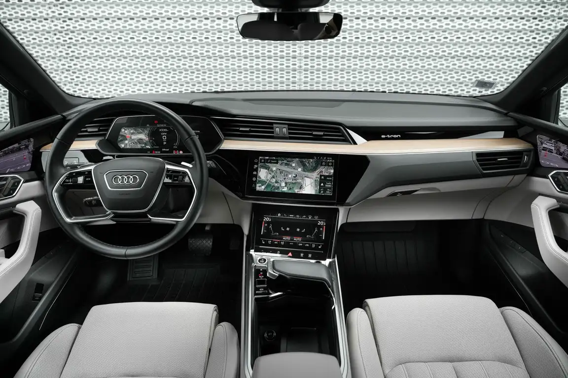 AUDI Q8 E-TRON