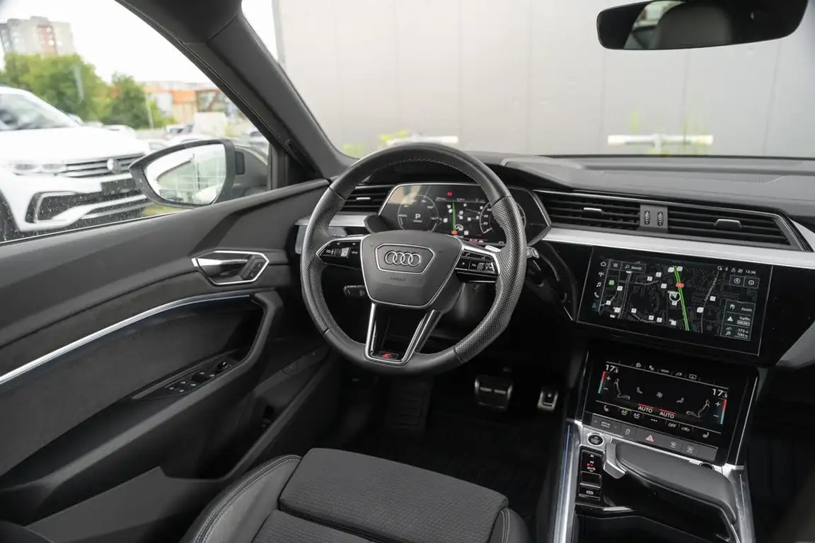 AUDI Q8 E-TRON