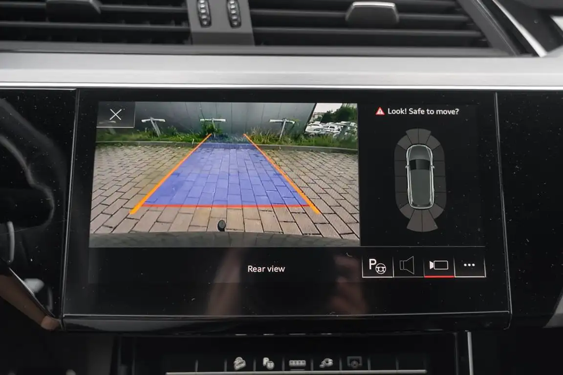 AUDI Q8 E-TRON