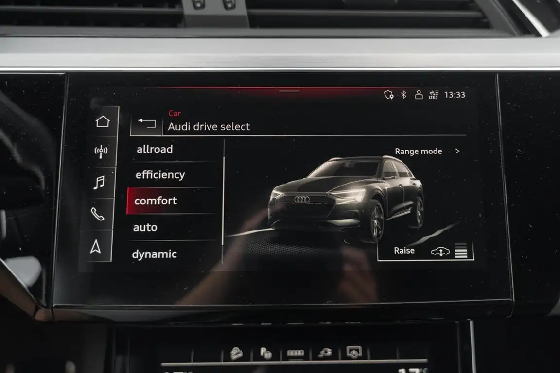 AUDI Q8 E-TRON