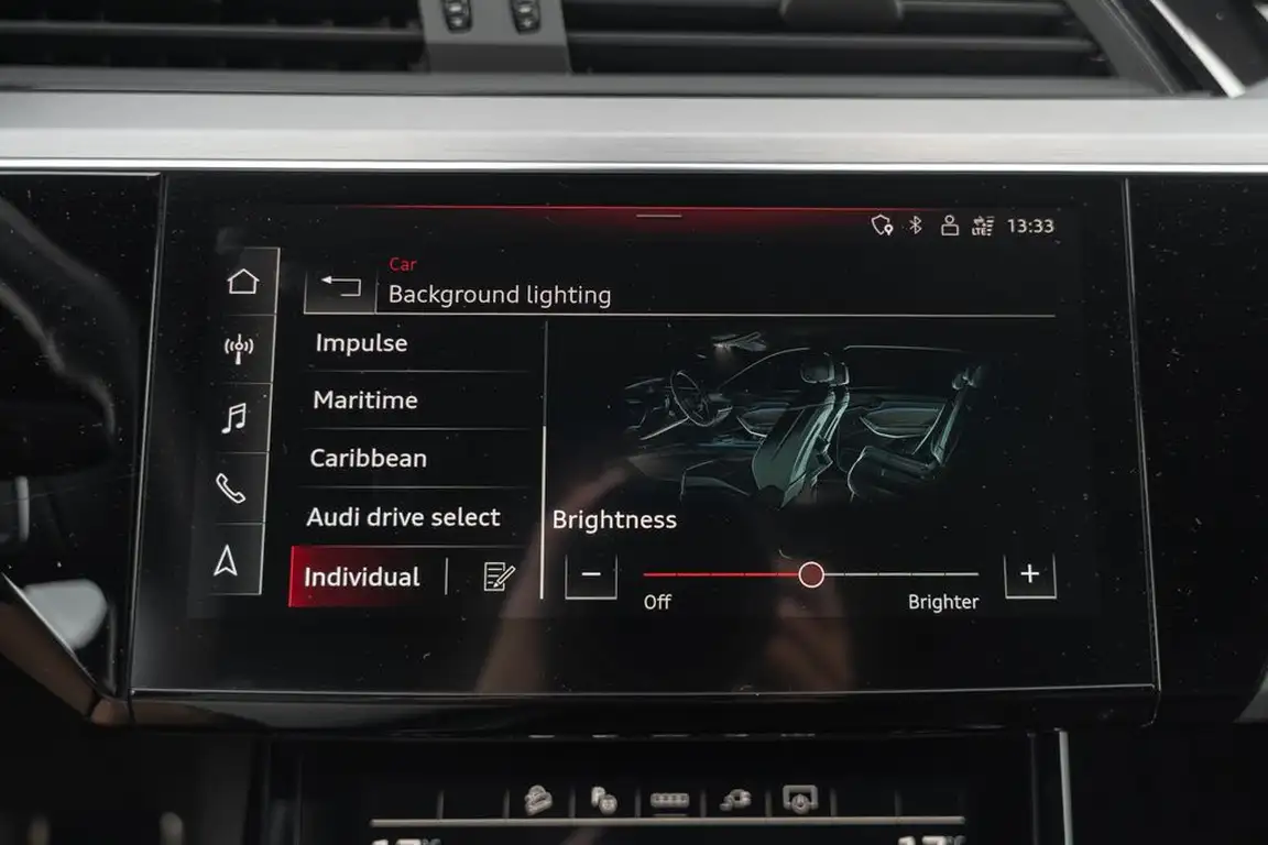 AUDI Q8 E-TRON