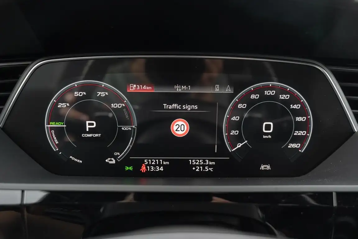AUDI Q8 E-TRON