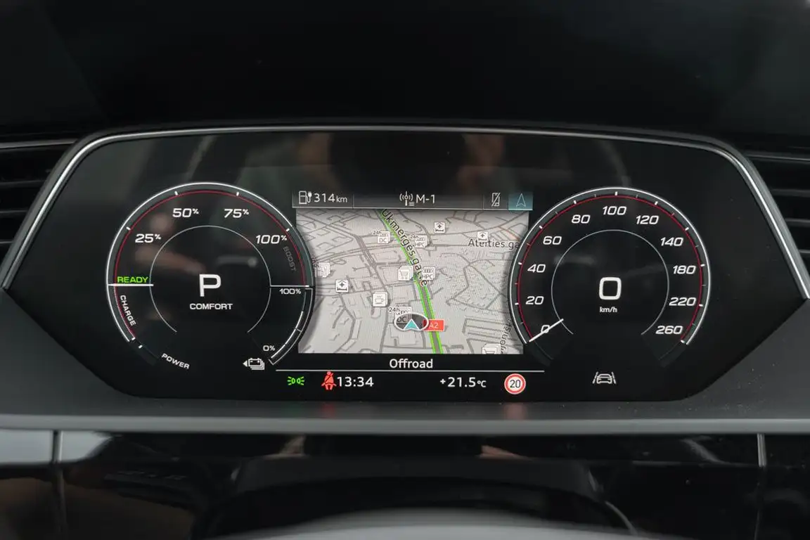 AUDI Q8 E-TRON