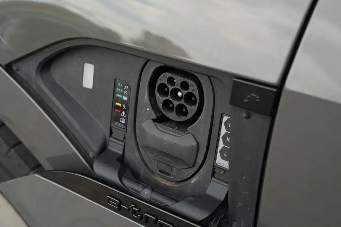 AUDI Q8 E-TRON