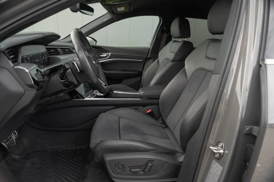 AUDI Q8 E-TRON