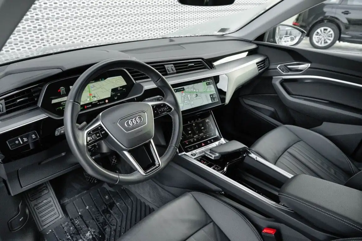 AUDI Q8 E-TRON
