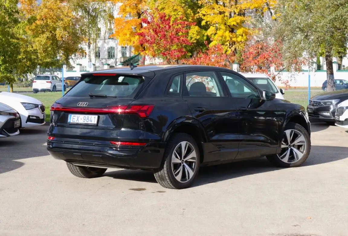 AUDI Q8 E-TRON